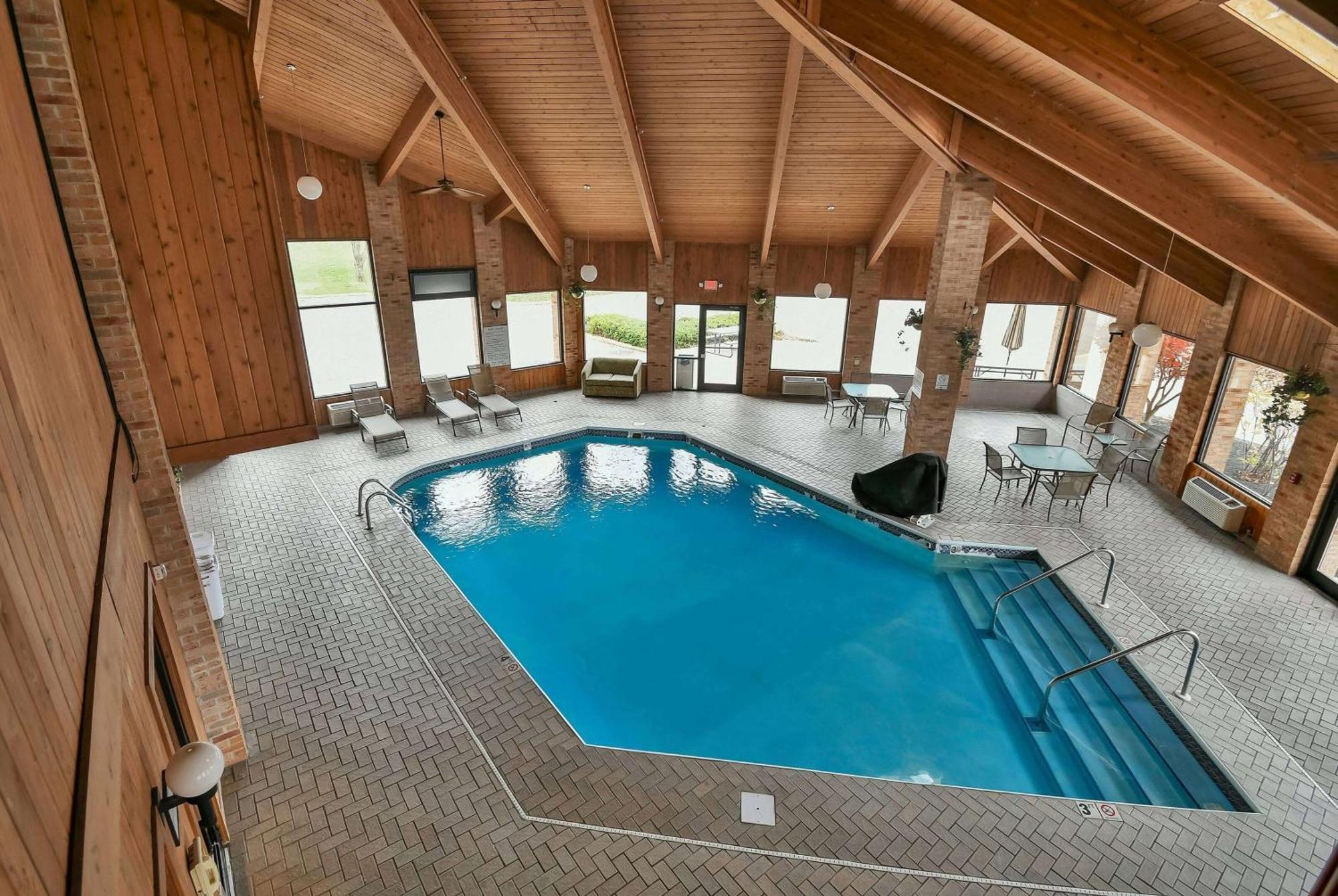 Baymont By Wyndham Zanesville Exterior foto